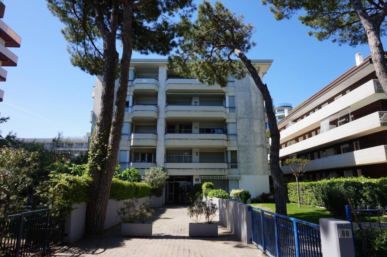 Residence Eva Lignano Sabbiadoro Exterior foto