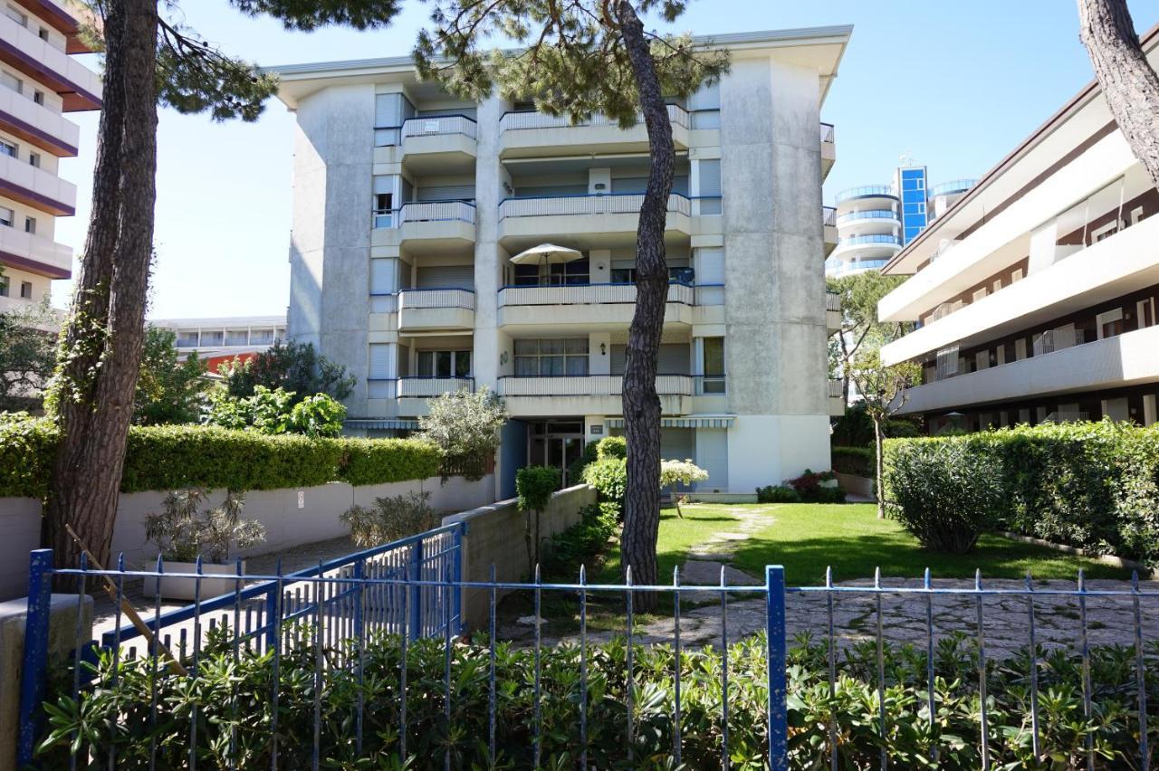 Residence Eva Lignano Sabbiadoro Exterior foto